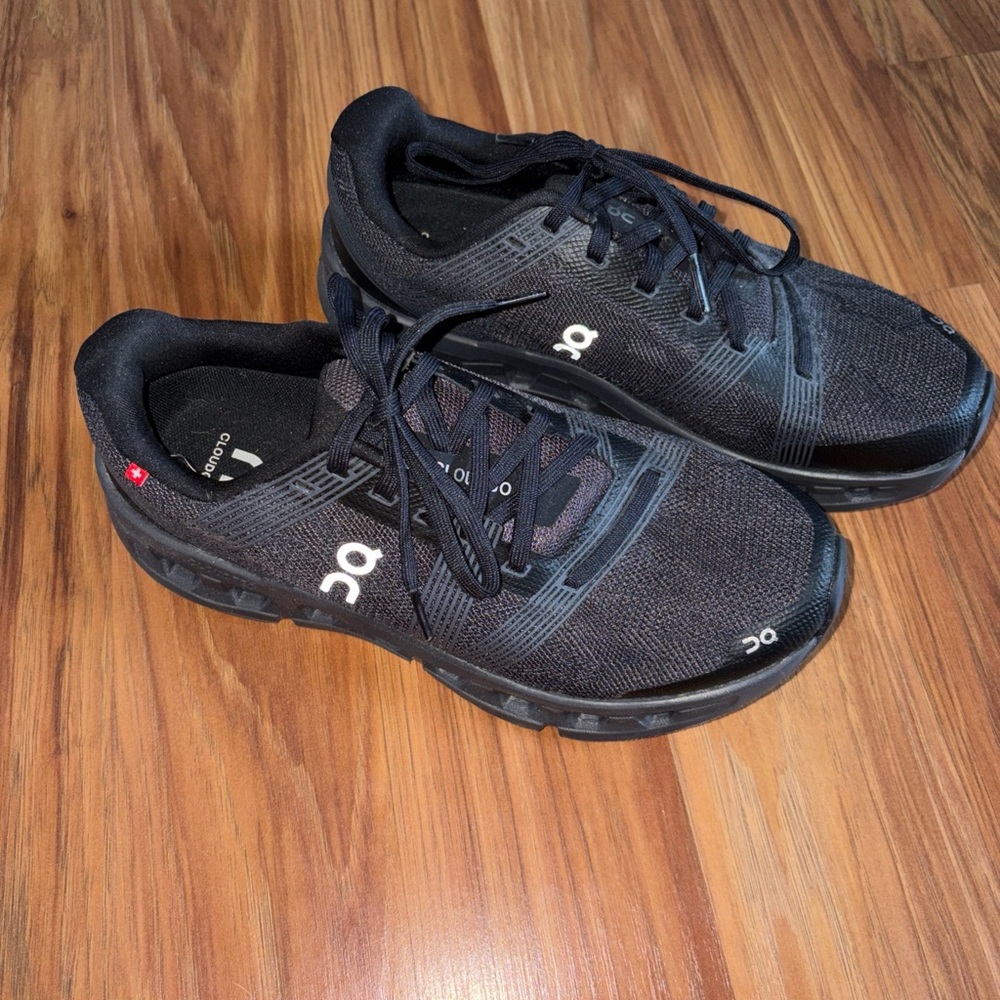 On Women's Black and Gray Sneakers